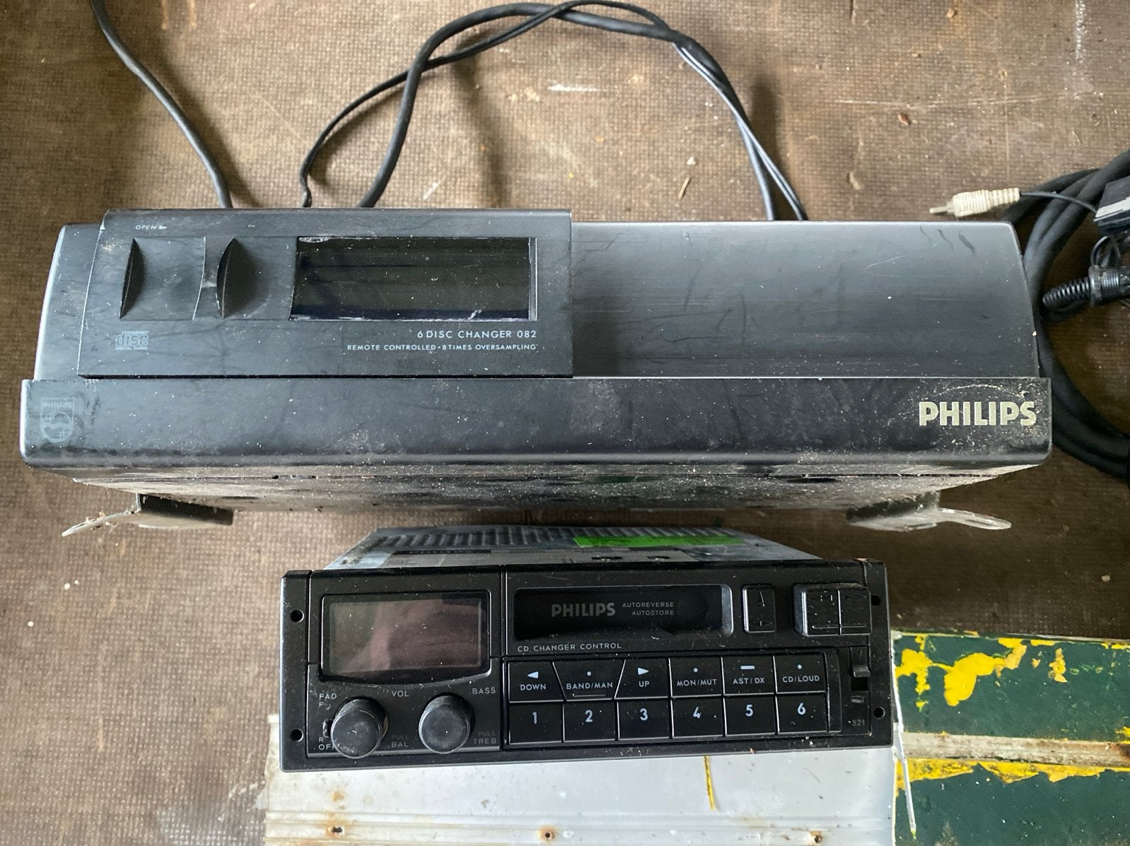 Philips autoradio 22DC 521 en 082 cd wisselaar voor hobbyist, Ophalen, Gebruikt
