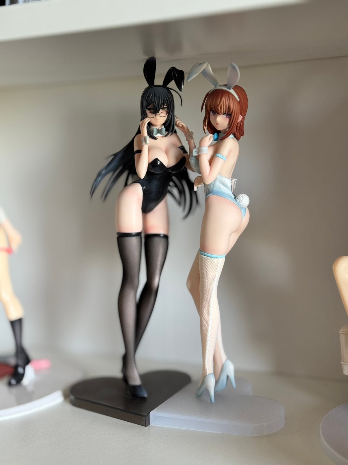 Set twee beeldjes figurines anime bunny girls, Ophalen of Verzenden, Zo goed als nieuw