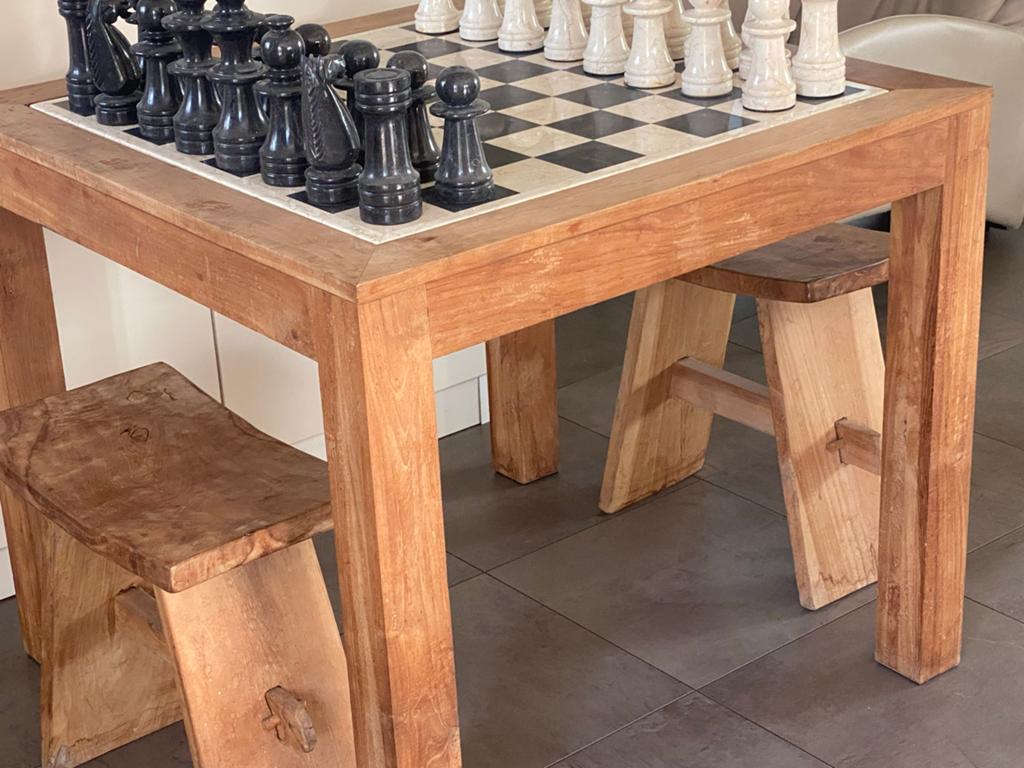Schaakbord met marmeren schaakstukken en 2 houten zitjes, Een of twee spelers, Ophalen, Gebruikt