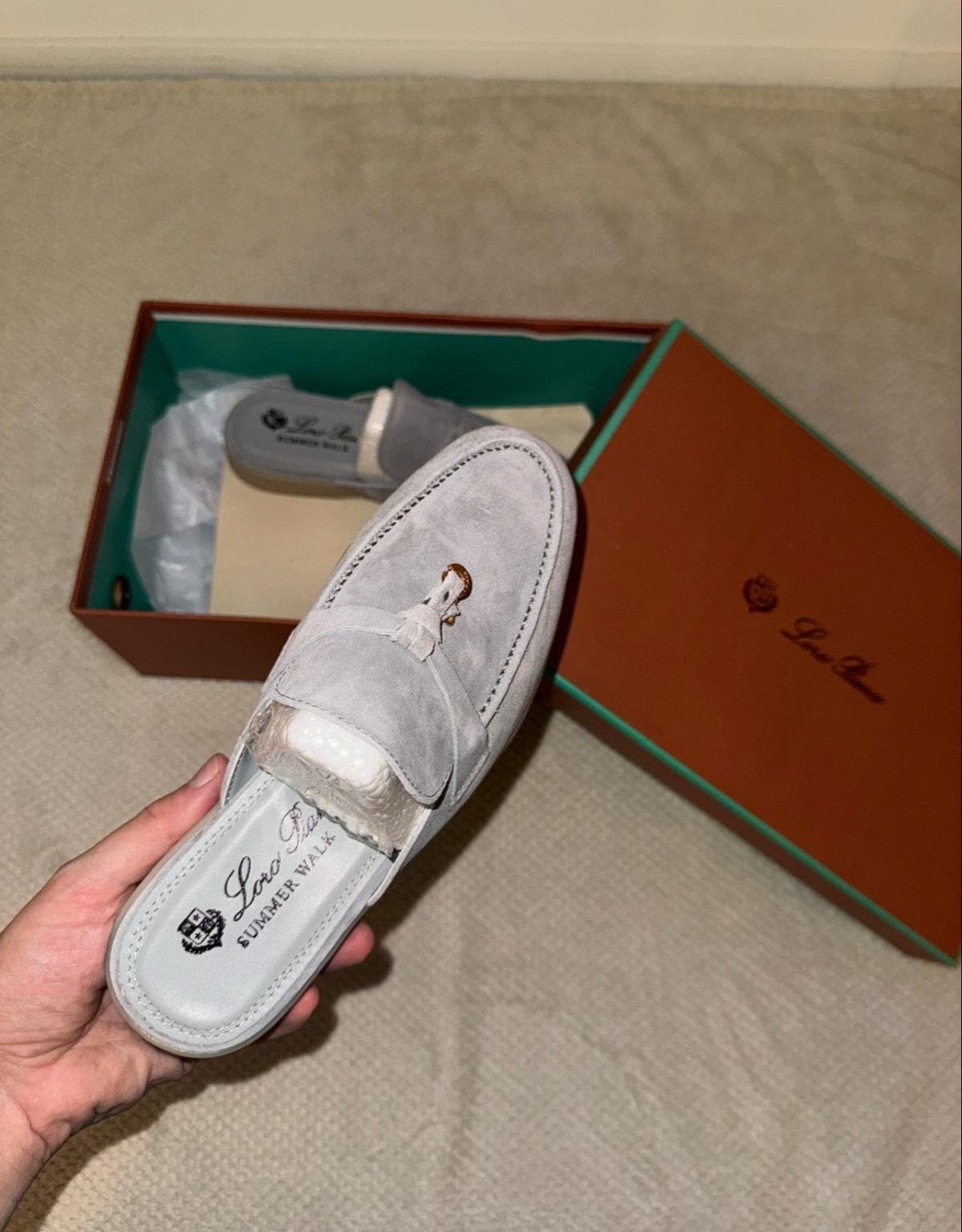 Loro Piana Summer Walk Mules - Grijs Suède, Ophalen of Verzenden, Zo goed als nieuw, Grijs, Instappers