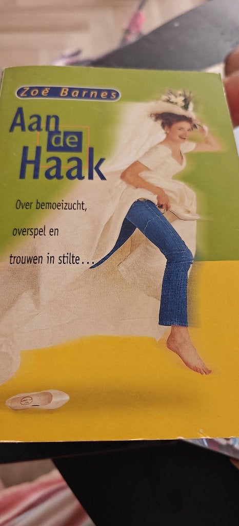 Zoë Barns - Aan de Haak, Boeken, Ophalen of Verzenden, Gelezen, Nederland