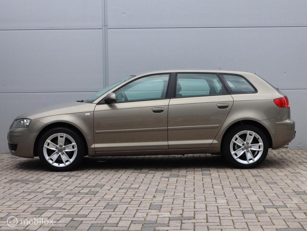 Audi A3 Sportback 1.8 TFSI Trekhaak Clima Cruise Navi NL Aut, Auto's, Audi, Stof, Gebruikt, Zwart, 4 cilinders