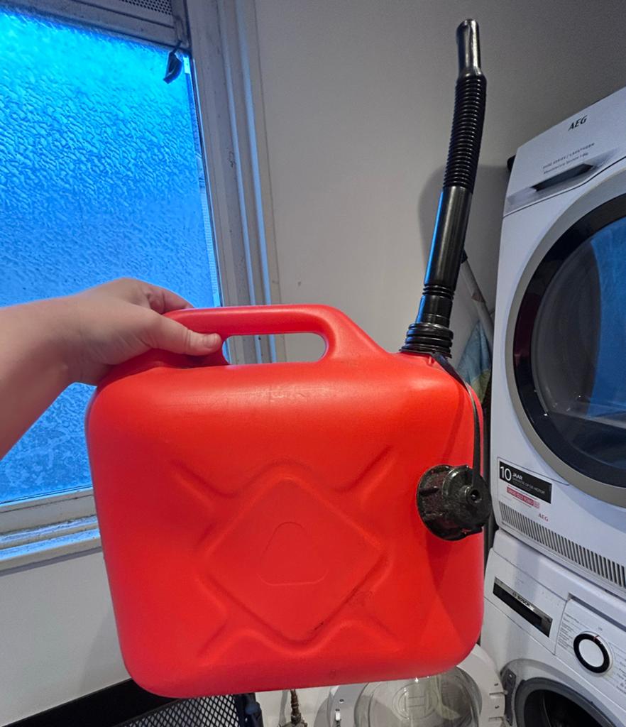 Nieuwe 10 liter jerrycan met schenktuit, Ophalen of Verzenden