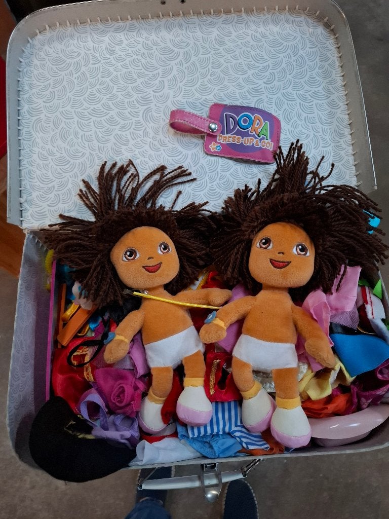 Dora aankleedpopjes, Ophalen of Verzenden, Zo goed als nieuw