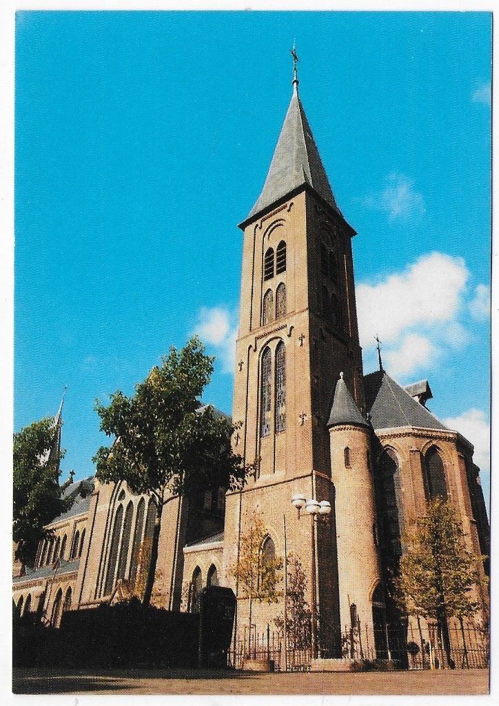 Dokkum Martinus en Bonifatius Kerk Ansichtkaart (B8240), Ophalen of Verzenden, 1980 tot heden, Gelopen