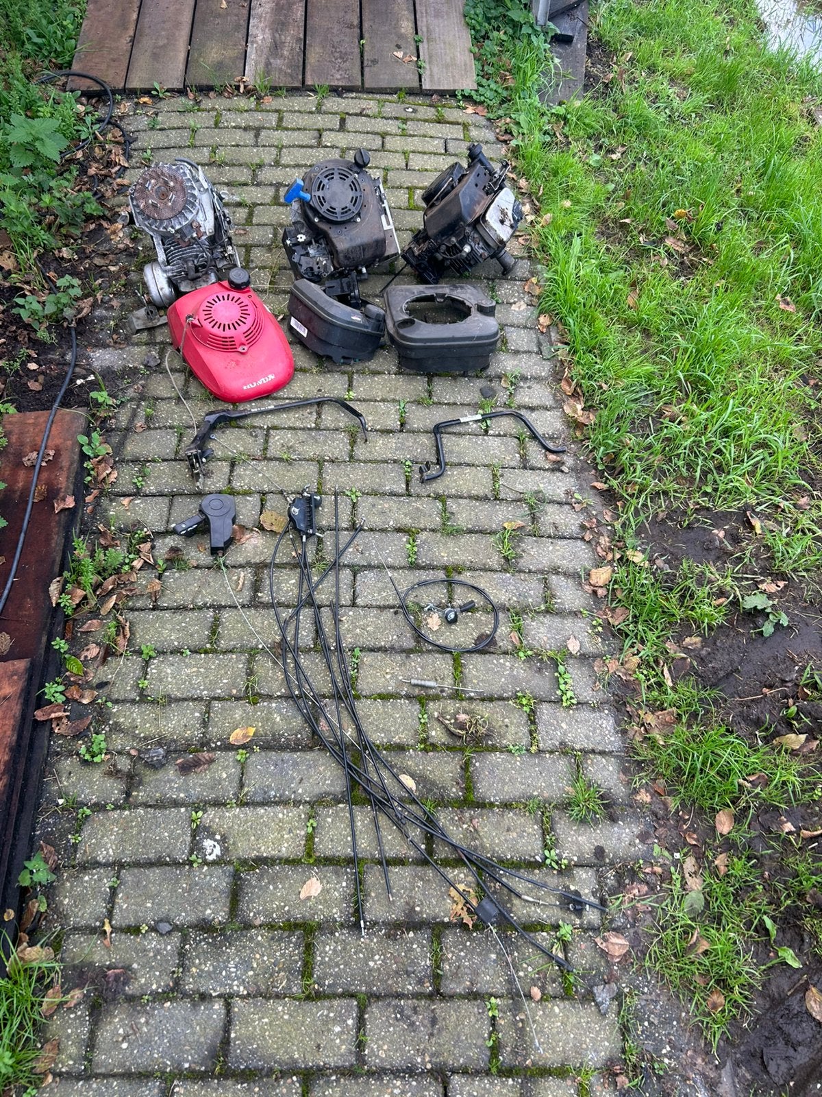 3 grasmaaier motoren allemaal werkend weggezet, Ophalen, Gebruikt, 50 cm of meer, Benzine-grasmaaier