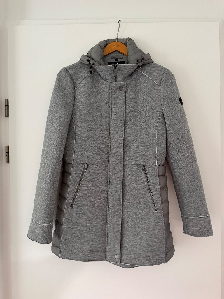 Gloednieuwe RESET jas - damesmaat 40 - grijs, Kleding | Dames, Maat 38/40 (M), Nieuw, Ophalen of Verzenden, Grijs