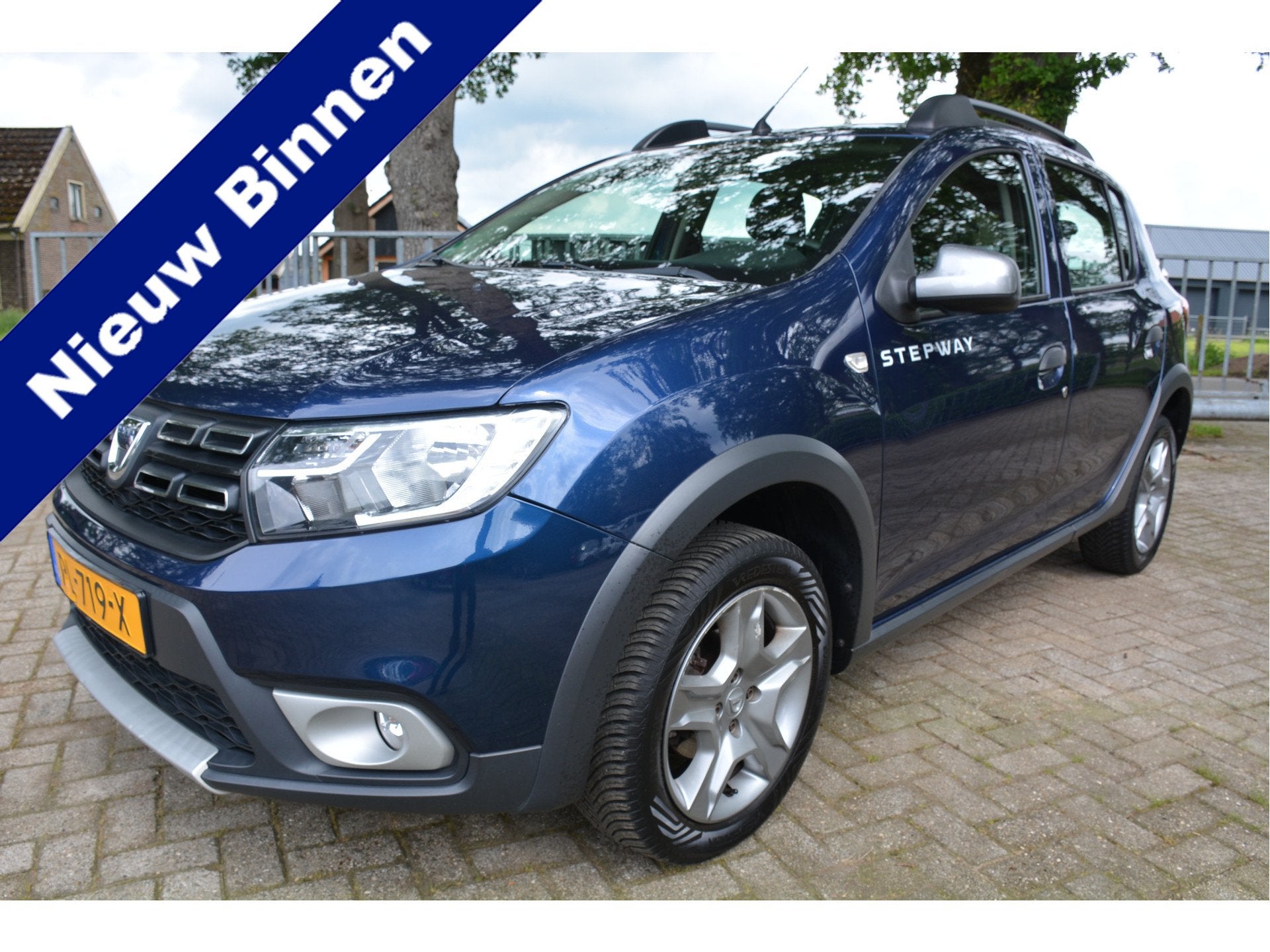 Dacia Sandero 0.9 TCe Stepway Laureate Automaat (bj 2017), 898 cc, Blauw, Leder en Stof, Origineel Nederlands