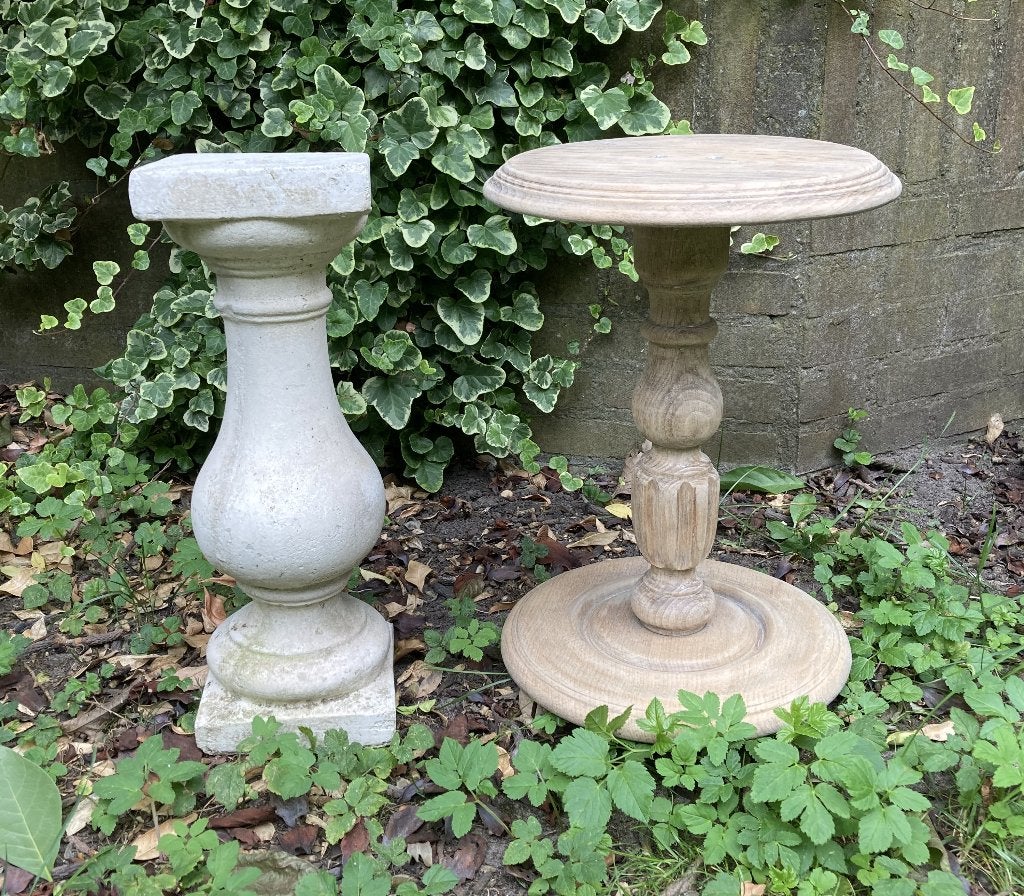 Houten (planten) tafeltje en betonnen pilaar - zuil - sokkel, Ophalen