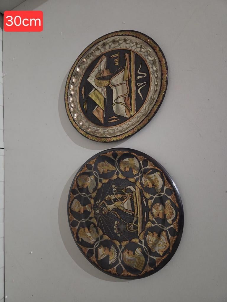 2 metalen schalen  Oosters / Egyptisch  ( blik , bord ), Ophalen of Verzenden, Zo goed als nieuw, Rond, Overige materialen