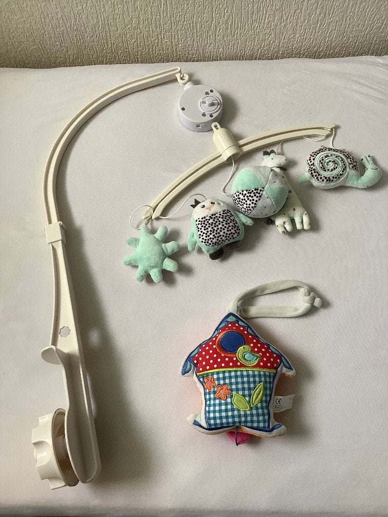 Muziek mobiel en muziekhuisje voor box/bedje, Kinderen en Baby's, Verzenden, Zo goed als nieuw, Mobiel