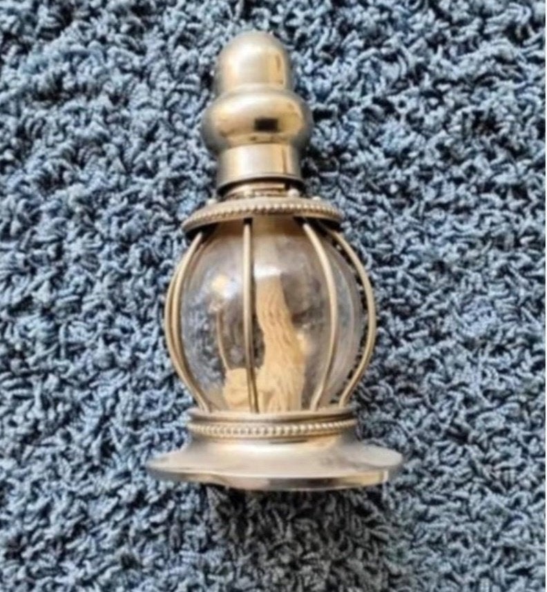 Olie lampje van metaal en glas, Ophalen