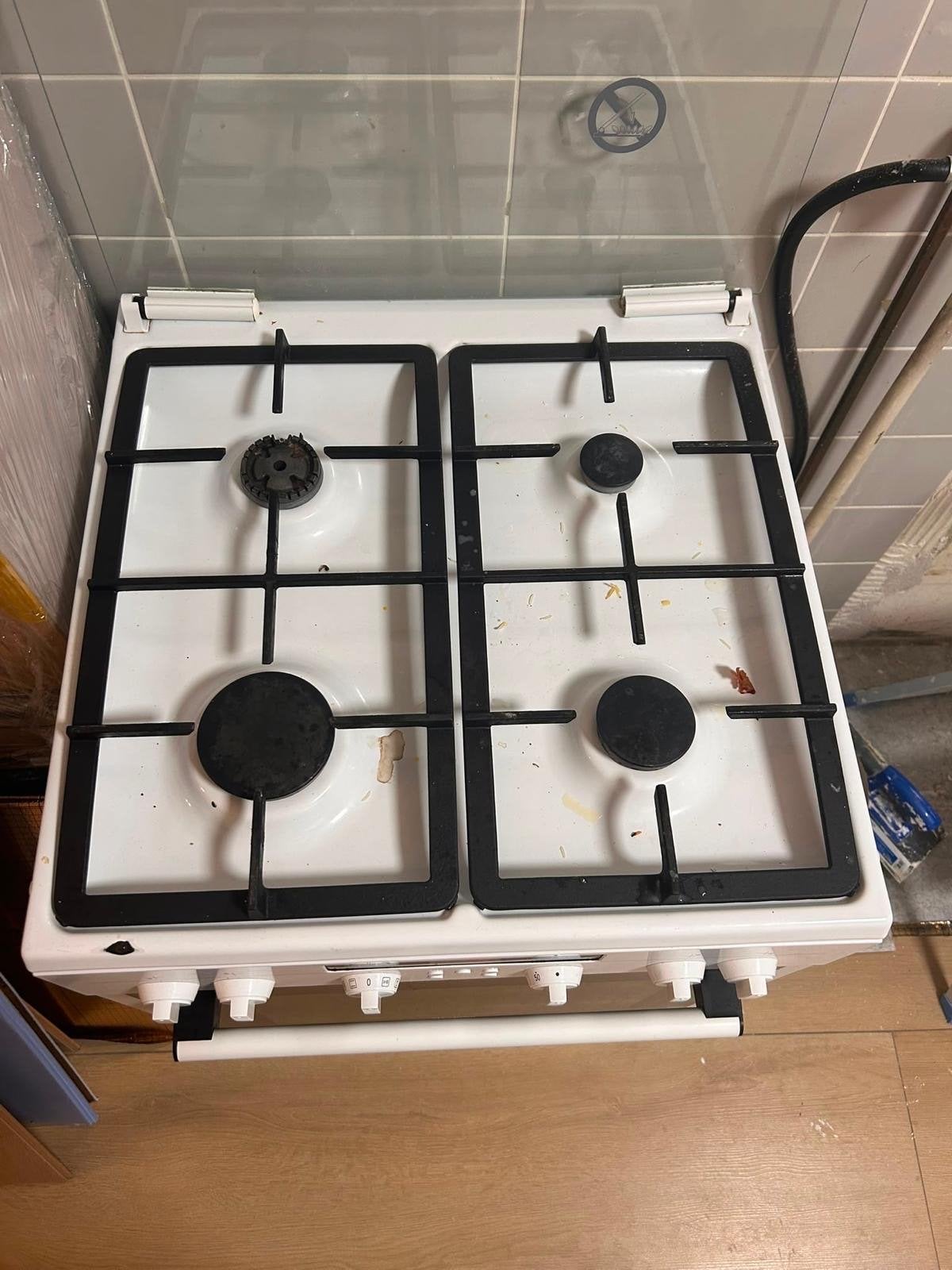 Siemens gasfornuis met oven - mist één dekseltje, Ophalen, Gebruikt, 4 kookzones, Gas