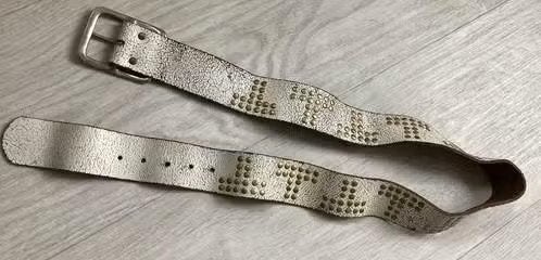 Witte leren riem met studs 5 cm breed 115 cm lang, Heupriem, Ophalen of Verzenden, Gedragen, 3 tot 5 cm