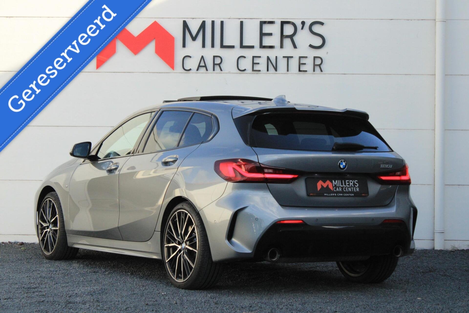 BMW 1-serie 120i High Executive M Sport Pano Cam Kuipstoelen, Auto's, Gebruikt, 4 cilinders, Met garantie (alle), Alcantara
