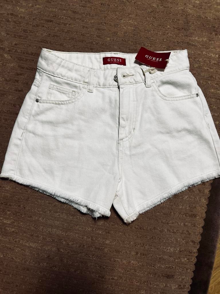 Nieuwe Guess korte broek - Maat 26, Kleding | Dames, Broeken en Pantalons, Kort, Verzenden, Wit, Zo goed als nieuw