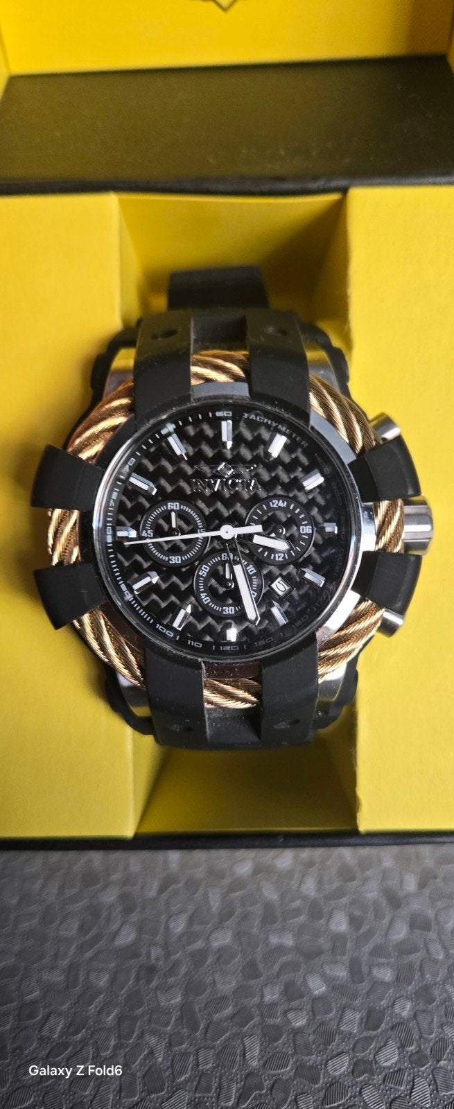 Invicta Herenhorloge - Zwart/Goud met Doos, Sieraden, Tassen en Uiterlijk, Polshorloge, Kunststof, Zo goed als nieuw, Ophalen