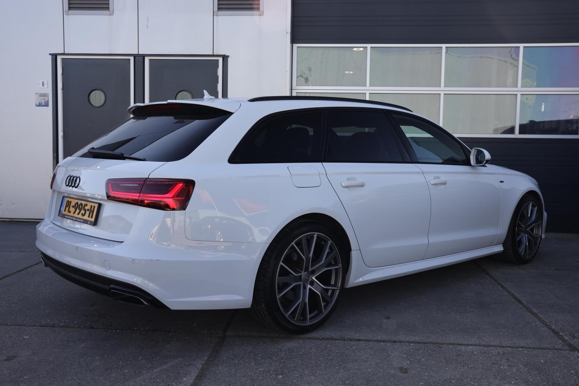 Audi A6 Avant 1.8 TFSI ultra Business Edition|Automaat|Stoel, Auto's, Euro 6, Wit, 1600 kg, 93 €/maand