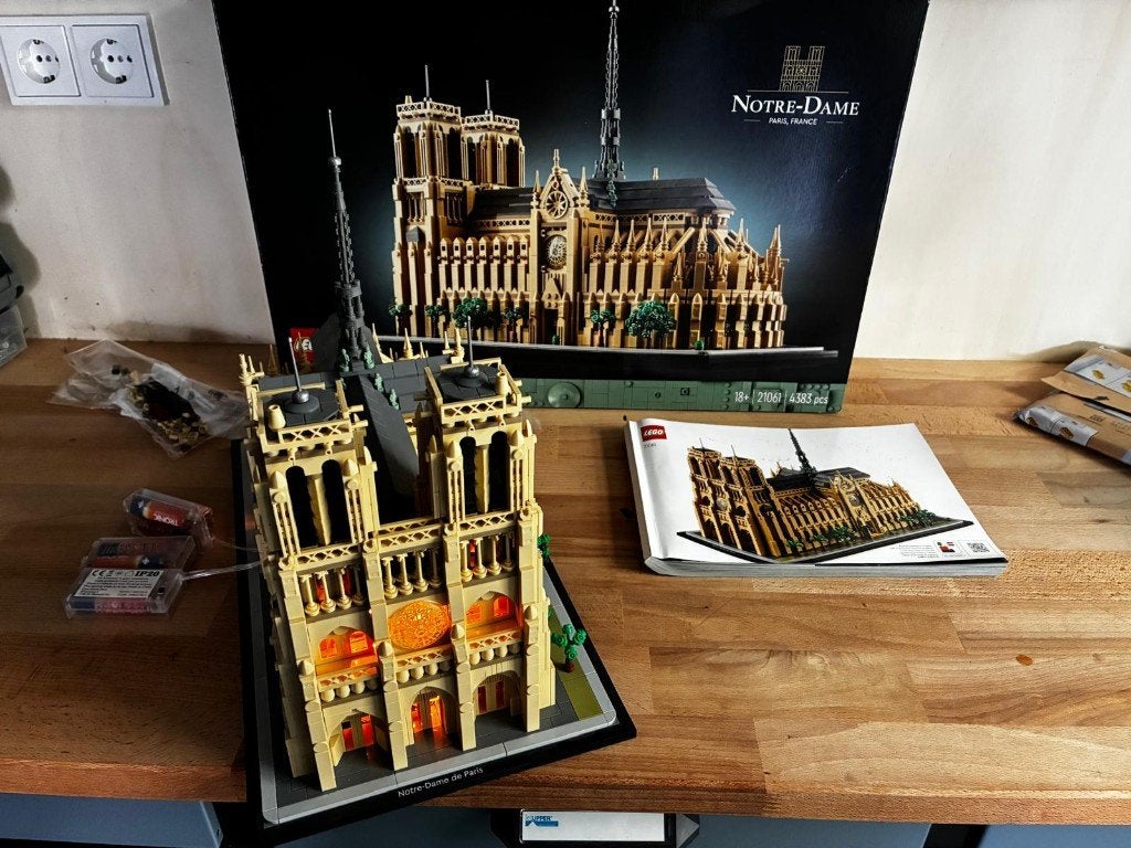 LEGO Architecture 21061 Notre Dame met verlichting, Kinderen en Baby's, Speelgoed | Duplo en Lego, Zo goed als nieuw, Lego, Complete set