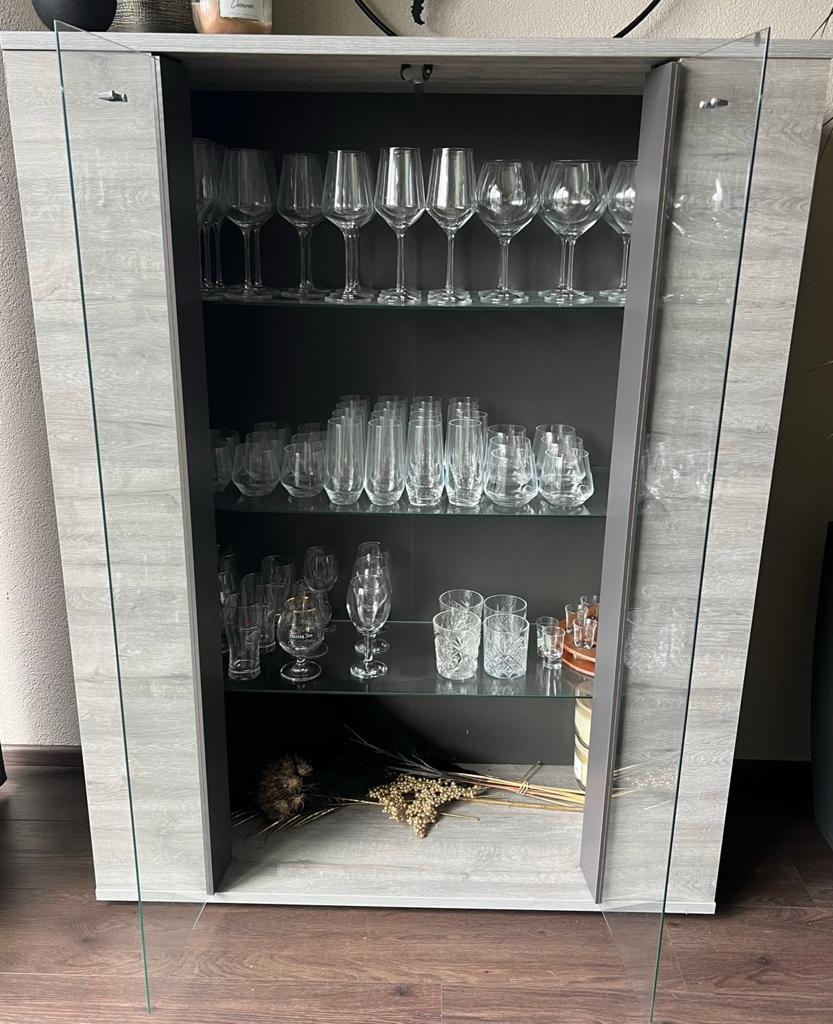 Vitrine kast grijs eiken GRATIS, Ophalen, 150 tot 200 cm, 25 tot 50 cm, Glas