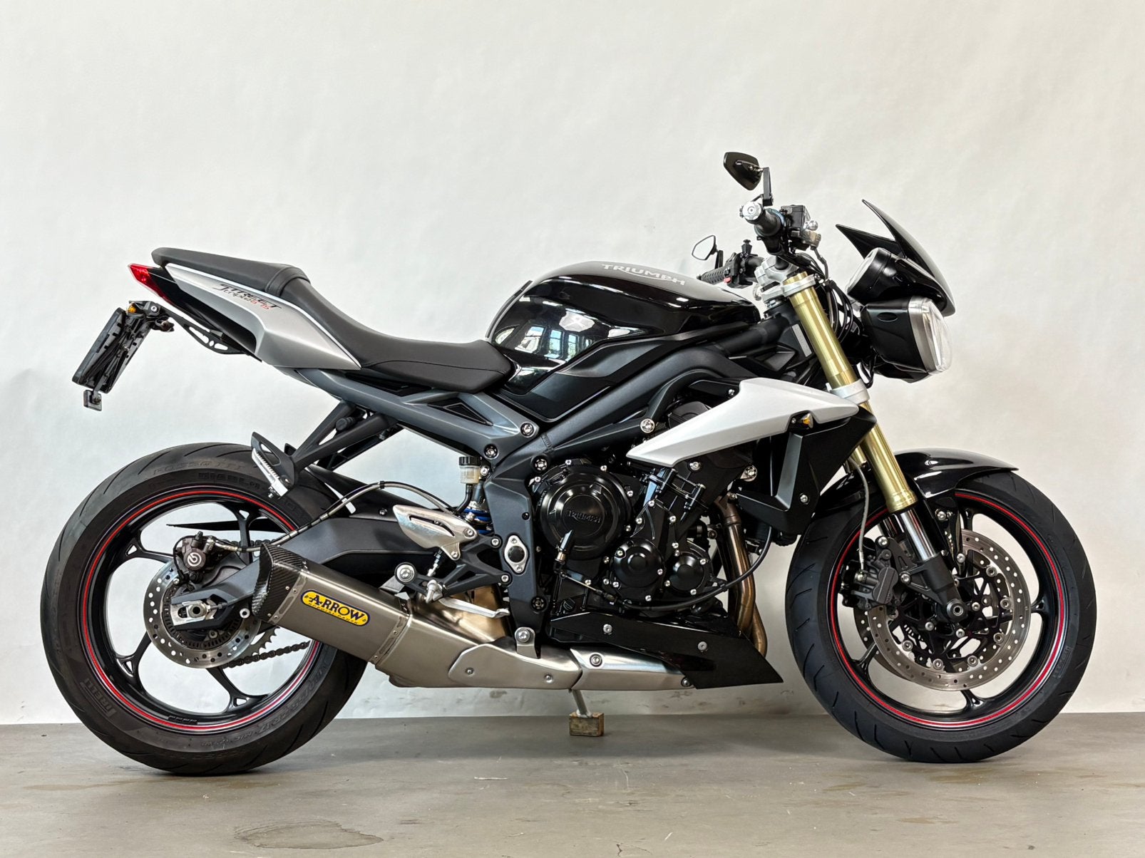 Triumph Street Triple 675 ABS 2016 met Arrow demper, 675 cc, Motorrijbewijs A, Gebruikt, 3 cilinders
