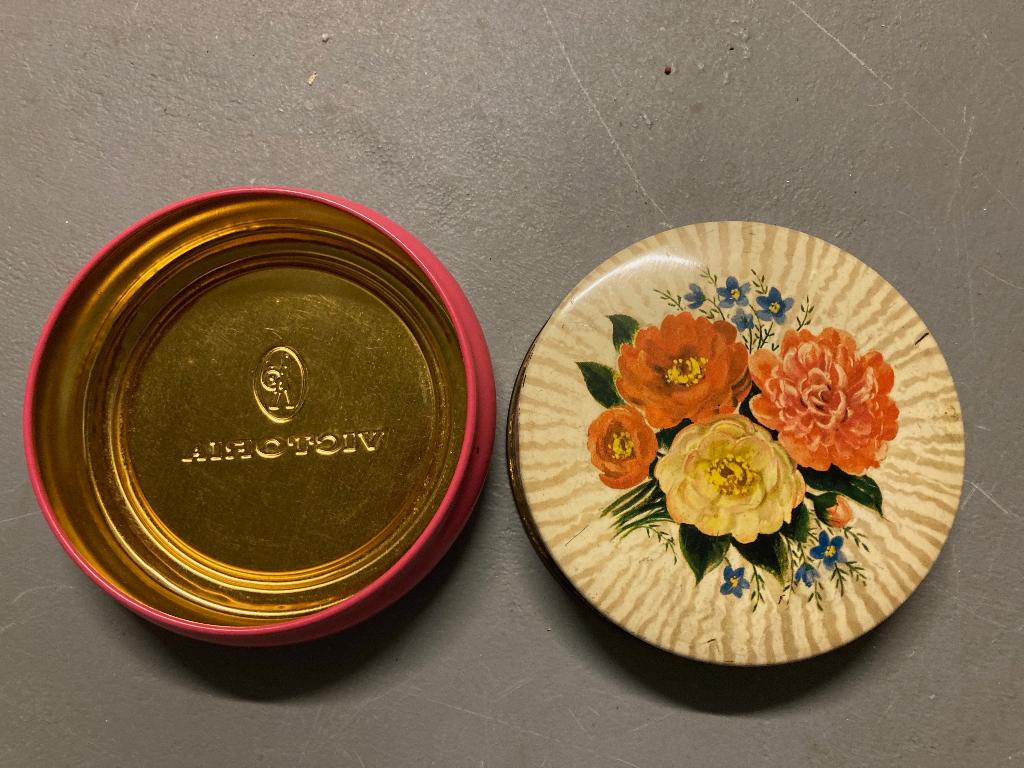 Ronde blikken doos van Victoria, Verzamelen, Blikken, Ophalen of Verzenden, Gebruikt, Overige