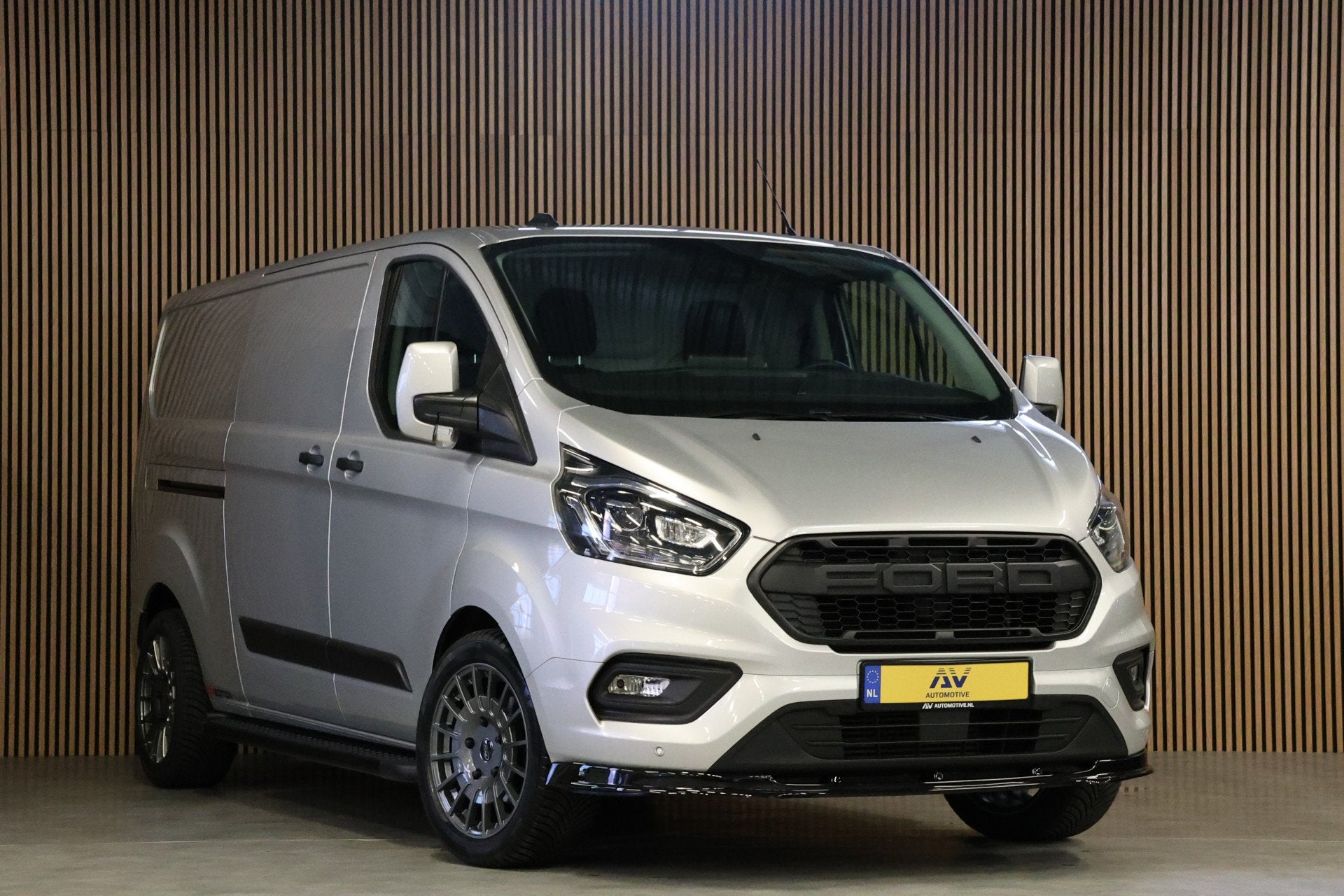 Ford Transit Custom 320 2.0 TDCI L2H1 Raptor Edition | Bi-Xe, Auto's, Bestelauto's, Zwart, 4 cilinders, 2039 kg, Bedrijf