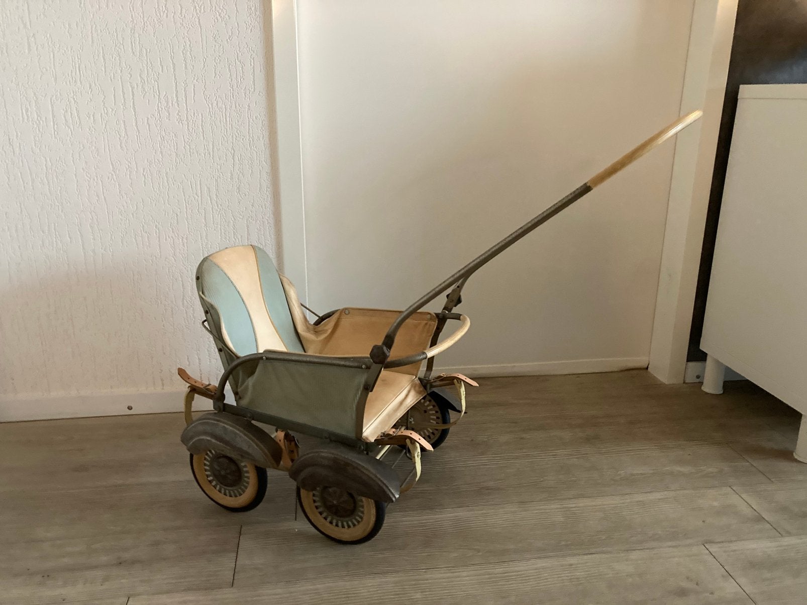 Vintage poppenwagen, Ophalen
