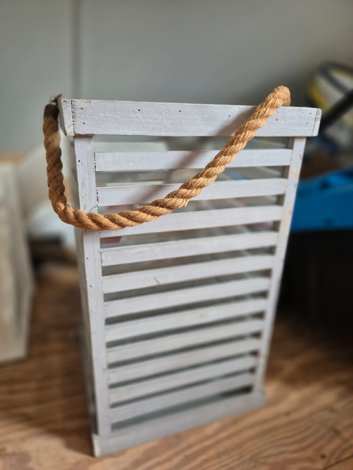 Decoratieve houten lantaarn met touw handvat, Ophalen, Hout, Gebruikt, Landelijk