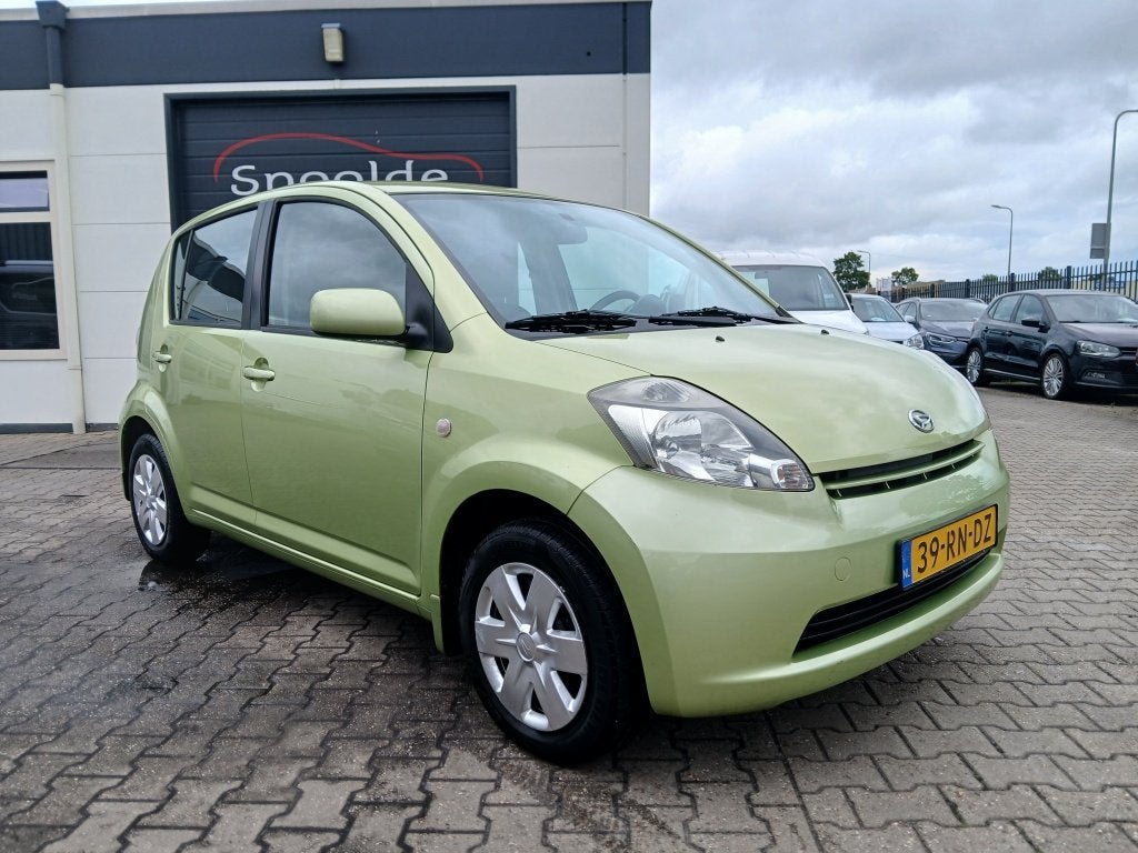 Daihatsu Sirion 2 1.3-16V 136.000Km Nap/Dealer onderhouden/2, Auto's, Stof, Zwart, 4 cilinders, Handgeschakeld