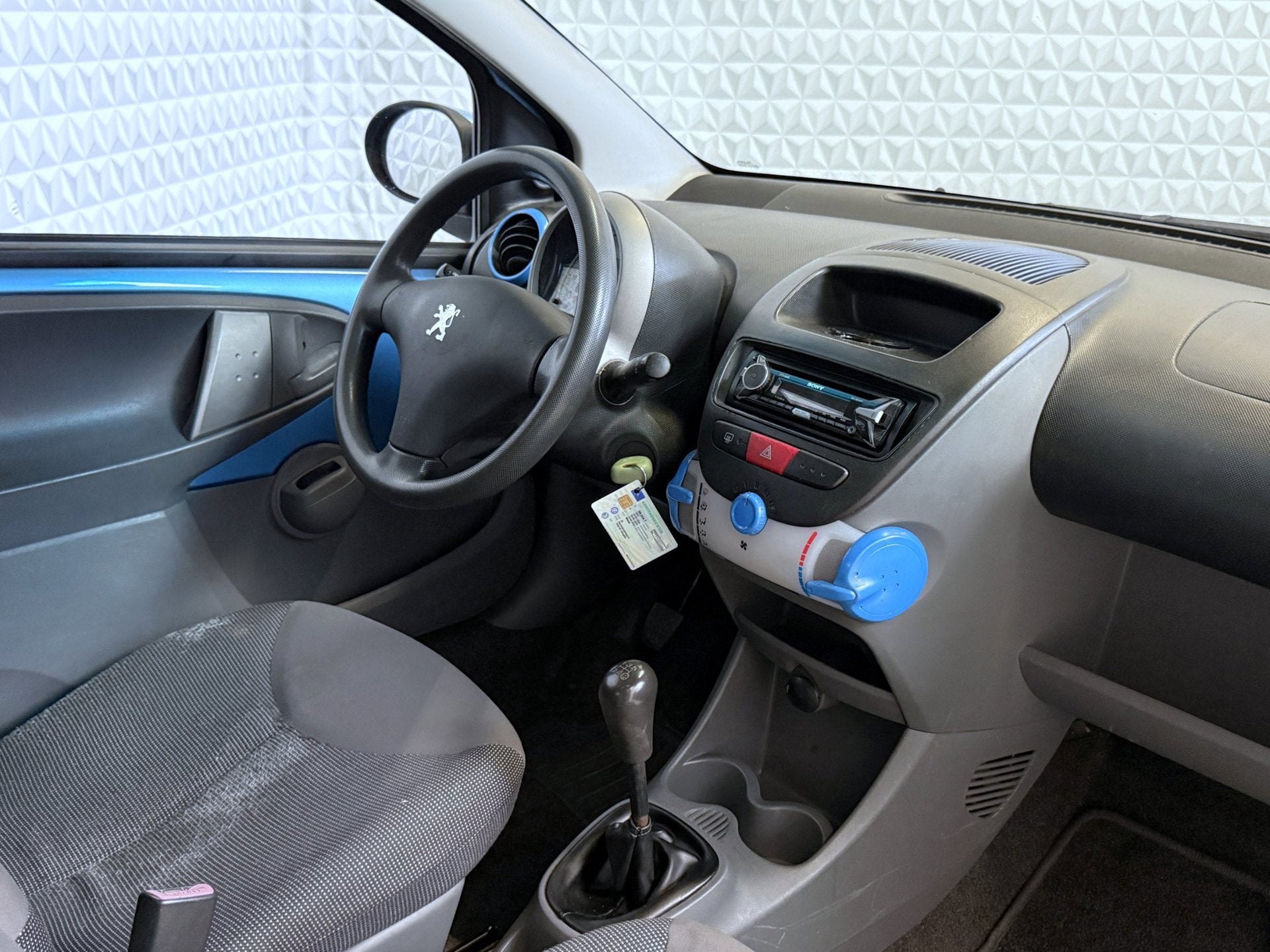 Peugeot 107 1.0-12V XR met APK tot 09/2027 *LEUKE AUTO!* (20, Auto's, Voorwielaandrijving, Stof, Gebruikt, Zwart