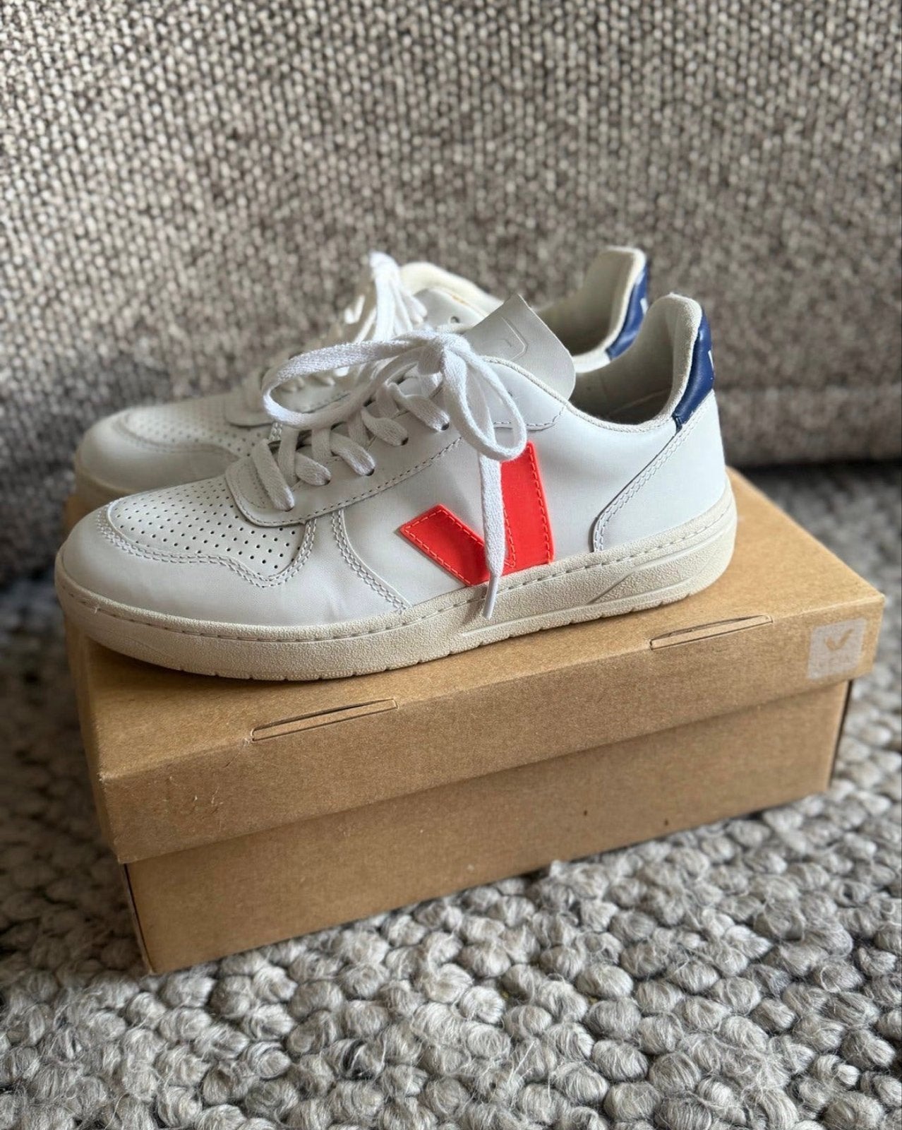Veja V-10 Sneakers Dames Maat 38 - Wit met Oranje/Blauw, Ophalen of Verzenden, Gedragen, Wit, Sneakers of Gympen