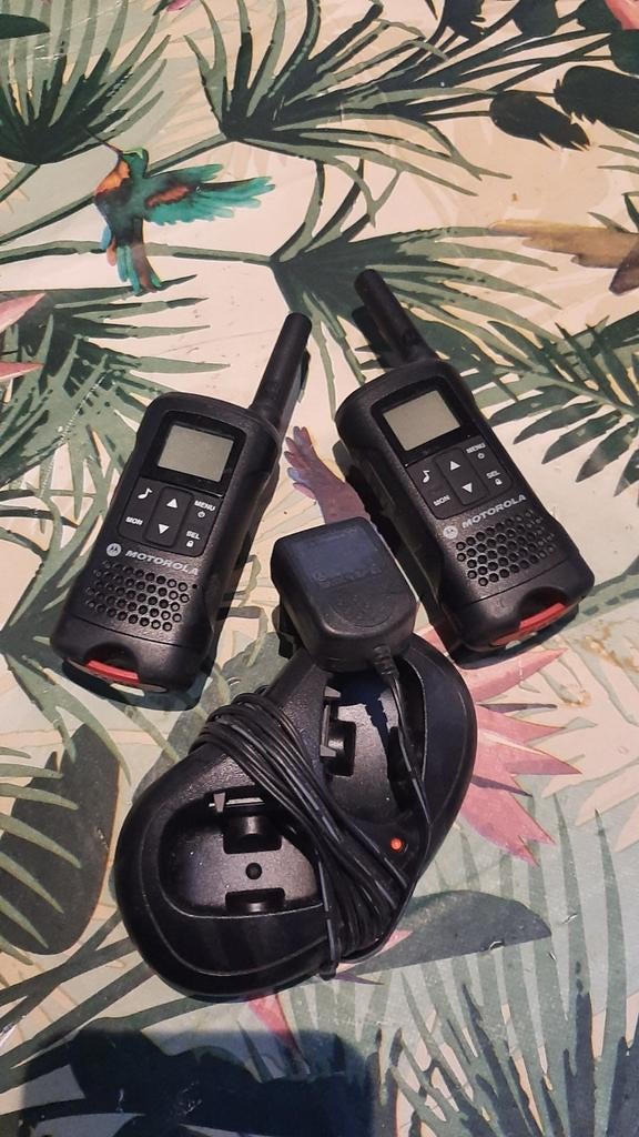 Motorola ixtb4021c walkie talkies met lader, Telecommunicatie, Portofoons en Walkie-talkies, Ophalen of Verzenden, Minder dan 2 km