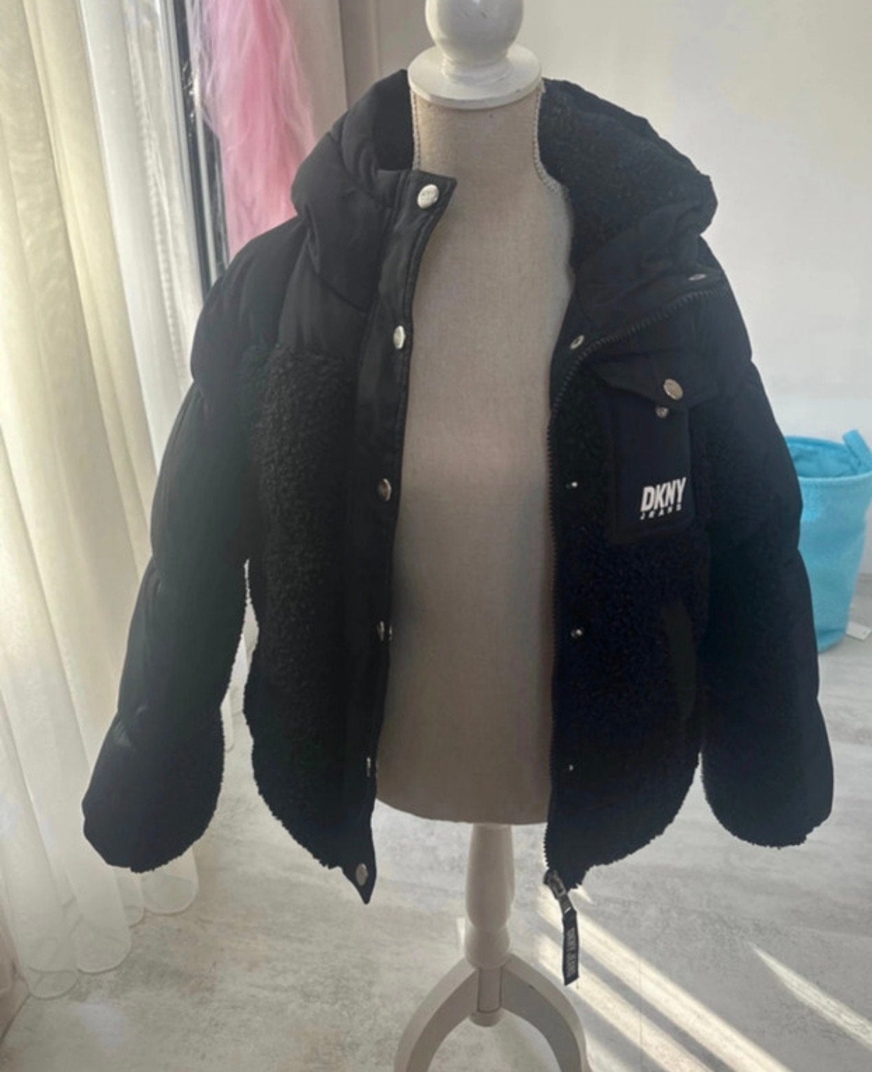 DKNY Jeans Zwarte Pufferjack met Teddy Voering, Ophalen of Verzenden, Zo goed als nieuw, Jongen of Meisje