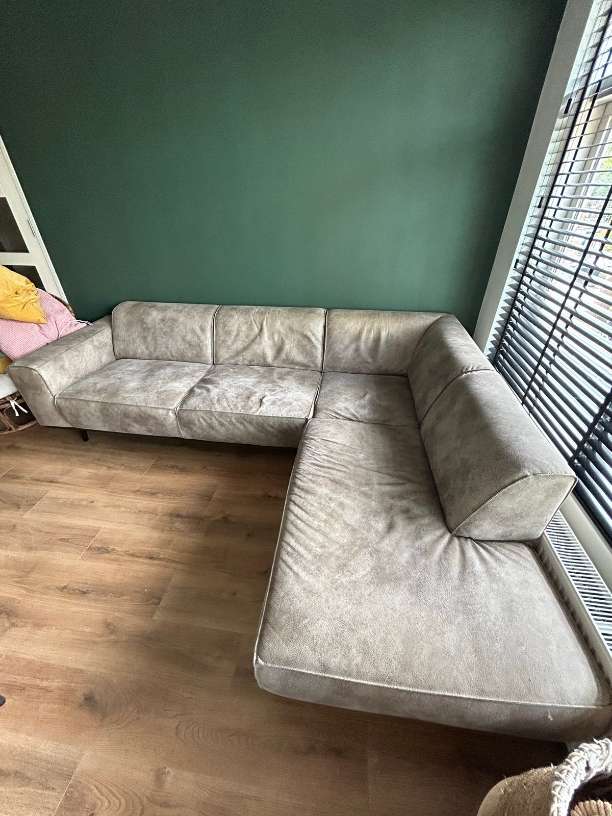 Grote industriële taupe/grijsbruine hoekbank, Huis en Inrichting, Ophalen, Overige materialen, 250 tot 300 cm, Gebruikt