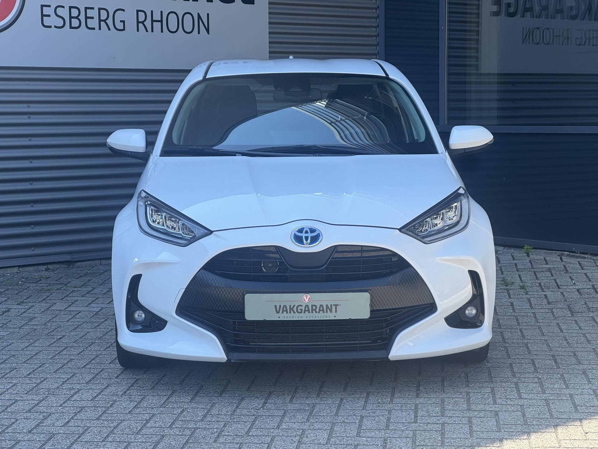 Toyota Yaris 1.5 Hybrid Style LED,STOELVERWARMING, 12 maanden, Gebruikt, Zwart, Wit