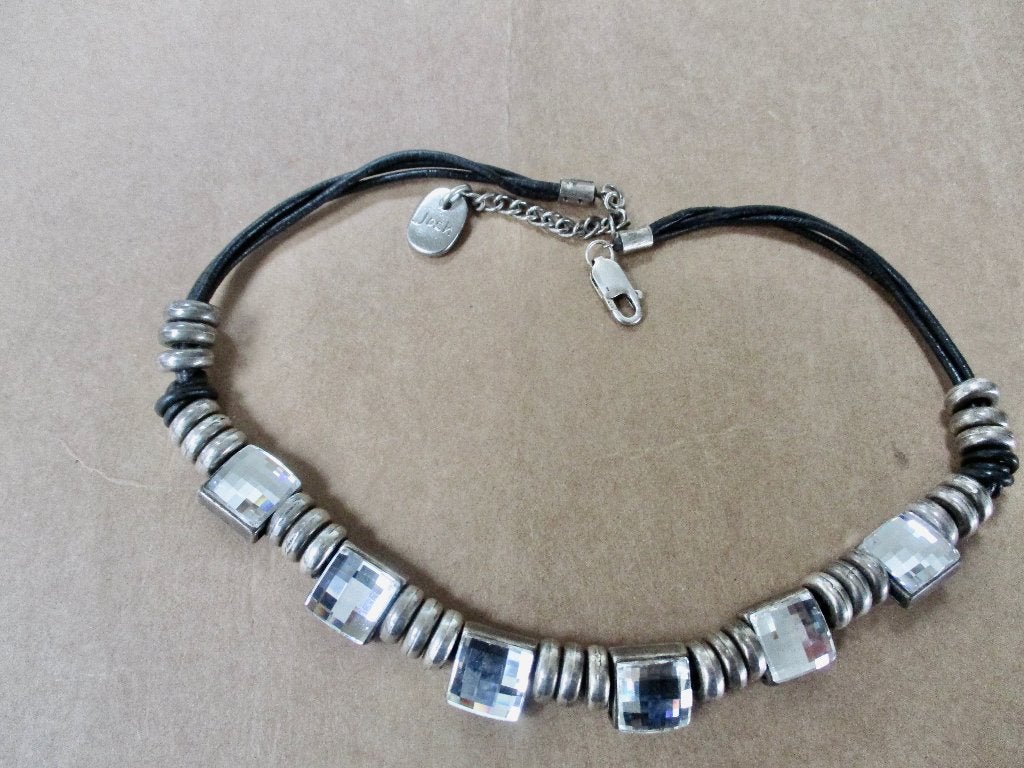 JOSH leren ketting 42 - 48 cm. 3 rijen leer + 6  schitters, Overige materialen, Verstelbaar, Ophalen of Verzenden, Zo goed als nieuw