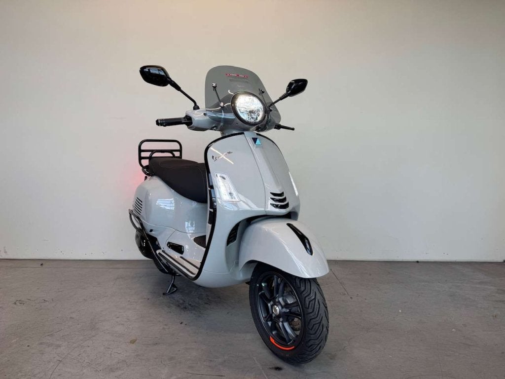 Vespa GTS 310 Super Sport Chalk Grey, 2025, Custom, Motoren, Niet ingevuld, Scooter, Bedrijf, Niet ingevuld