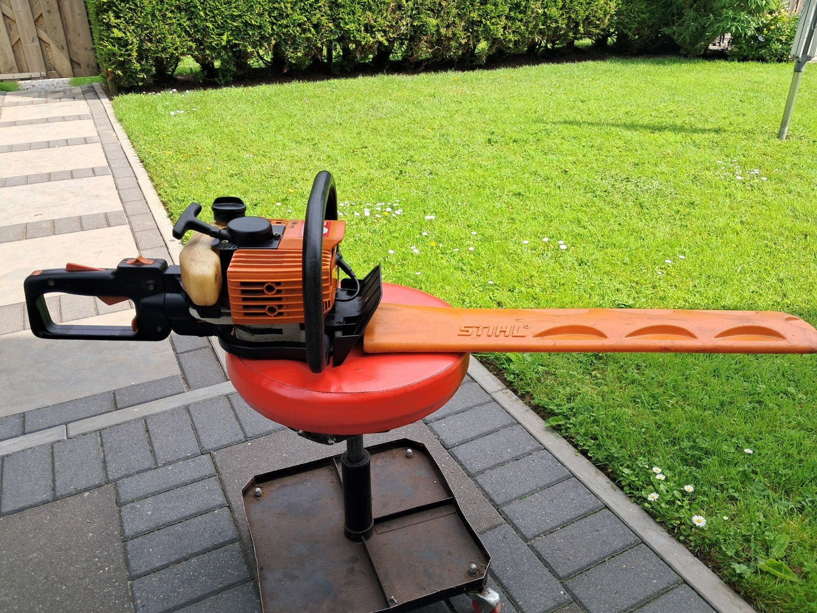 Te koop grote stihl heggenschaar HS 80 bladlengte 65 cm, Tuin en Terras, Ophalen, Gebruikt, Benzine, Stihl