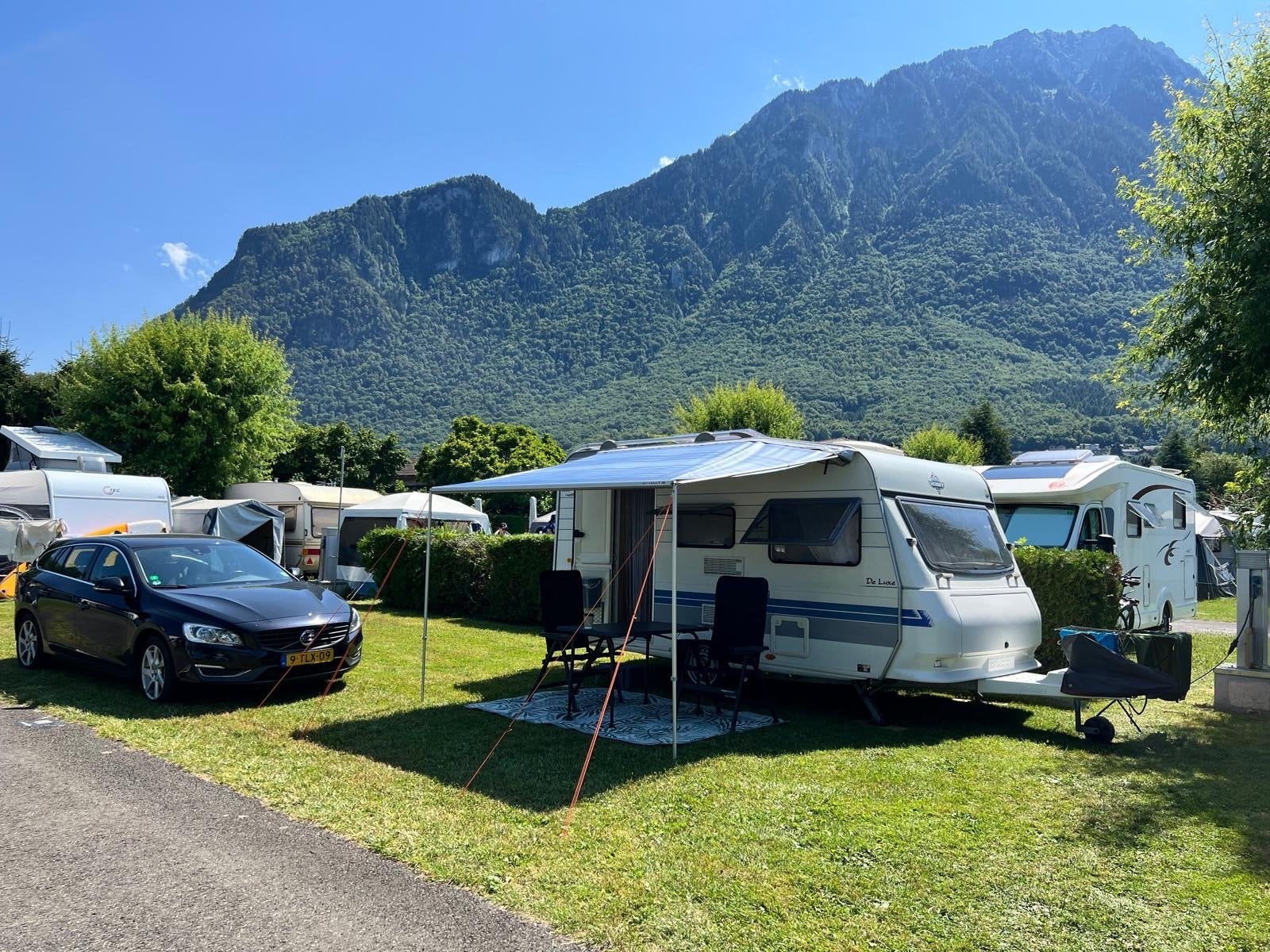 Hobby de Luxe 400 uit 2001 met luifel, voortent en fietsendr, Caravans en Kamperen, Hobby, Treinzit, Particulier, 4 tot 5 meter