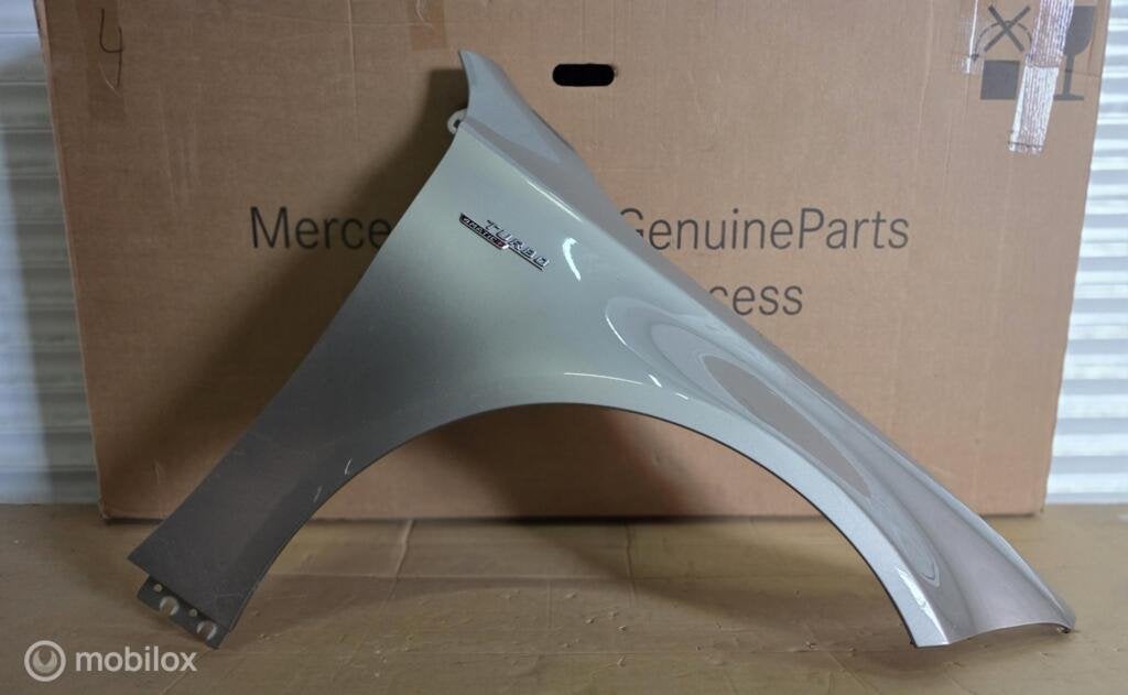 Mercedes A45 AMG Spatbord rechts W177 A1778810800, Gebruikt, Ophalen of Verzenden