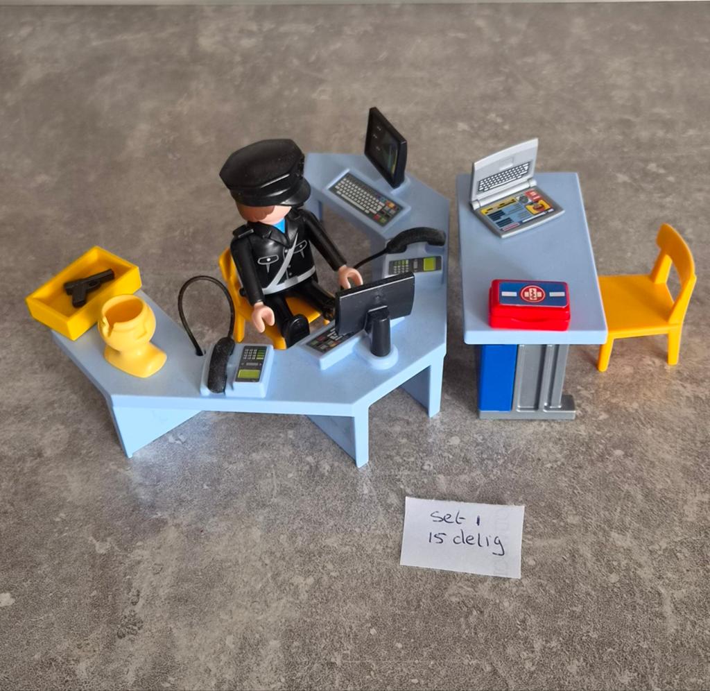 Playmobil Politiebureau Set - 15-delig, Kinderen en Baby's, Speelgoed | Playmobil, Ophalen of Verzenden, Zo goed als nieuw