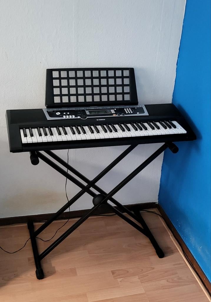 Yamaha YPT-210 Keyboard - Zo goed als nieuw met standaard, 61 toetsen, Yamaha, Ophalen of Verzenden, Zo goed als nieuw