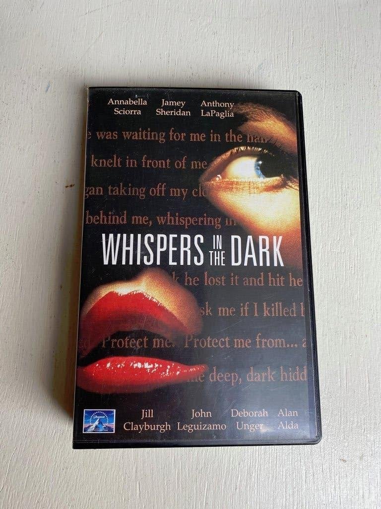Whispers in the Dark - Erotische Thriller Video VHS, Cd's en Dvd's, VHS | Film, Vanaf 16 jaar, Ophalen of Verzenden, Zo goed als nieuw