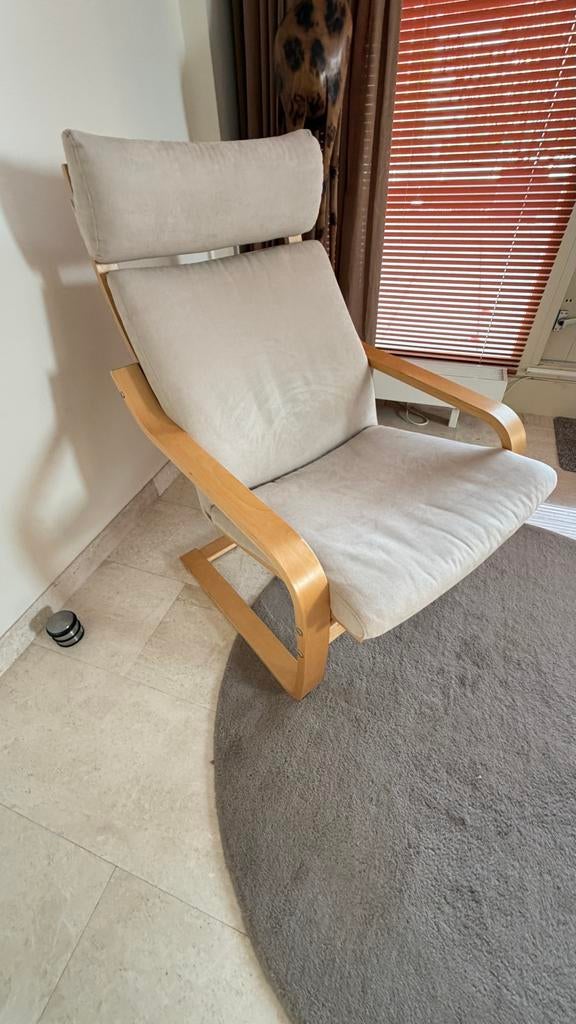 IKEA Stoel met Voetenbankje - Licht Beige, Berkenfineer, Huis en Inrichting, Fauteuils, Ophalen of Verzenden, Zo goed als nieuw