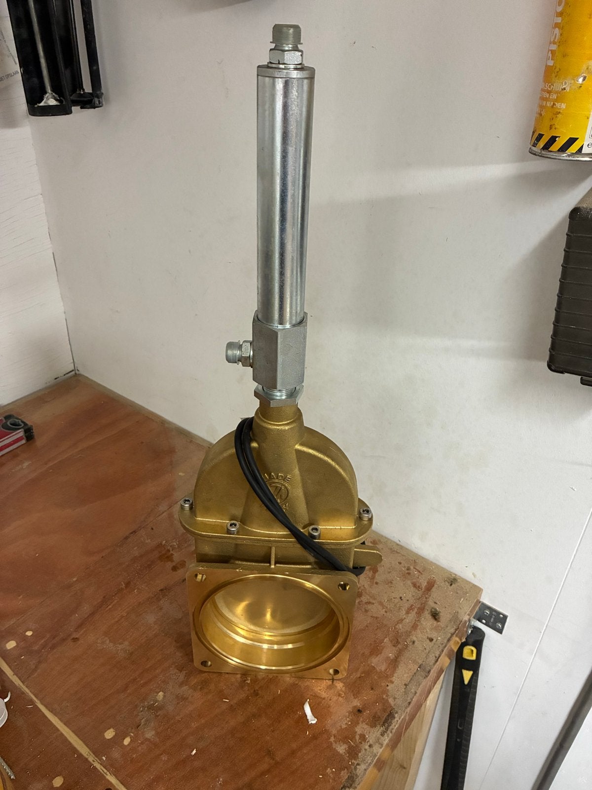 Mestafsluiter 6 hydraulisch dubbelwerkend afsluiter 6”, Ophalen of Verzenden