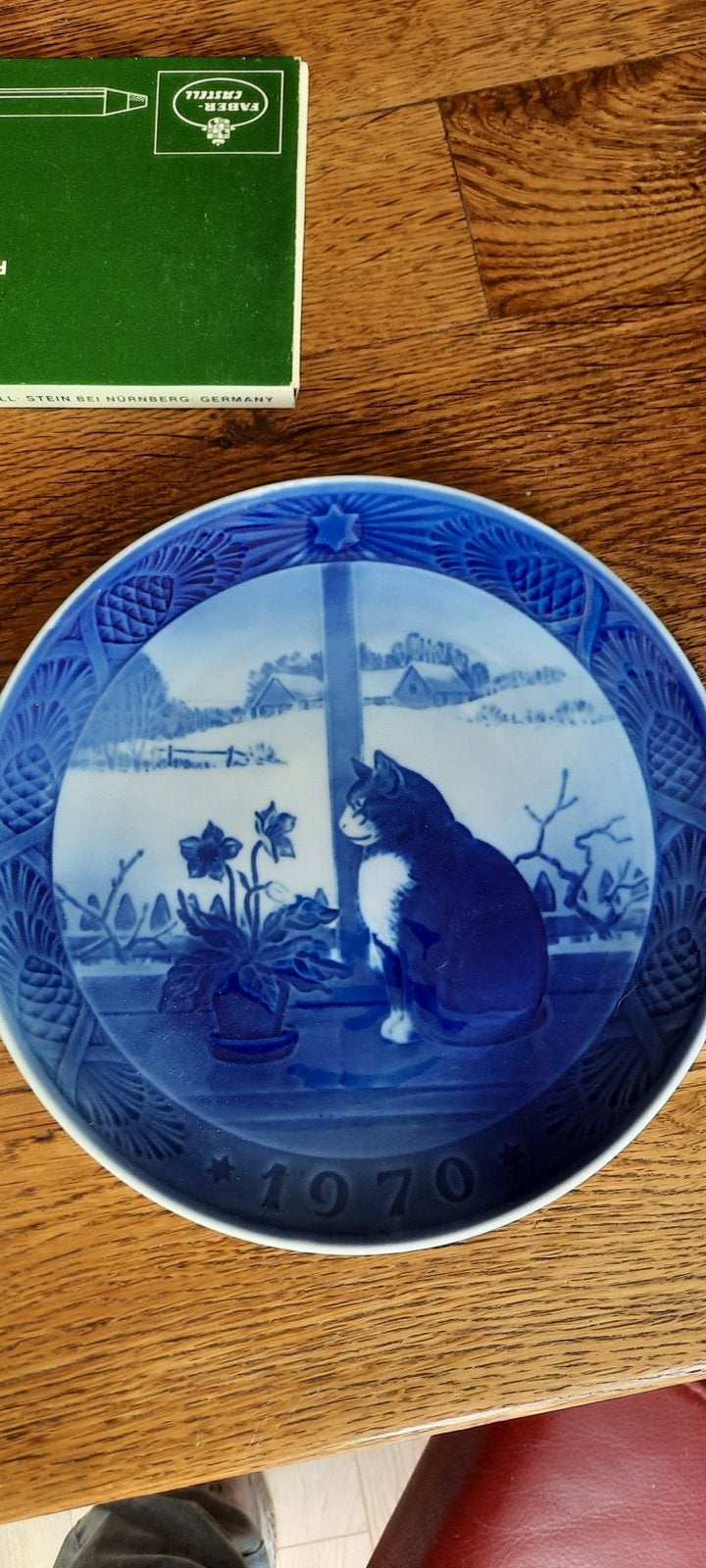 Royal Copenhagen Kerstbord 1970 - Kat en Kerstroos, Antiek en Kunst, Antiek | Wandborden en Tegels, Ophalen of Verzenden