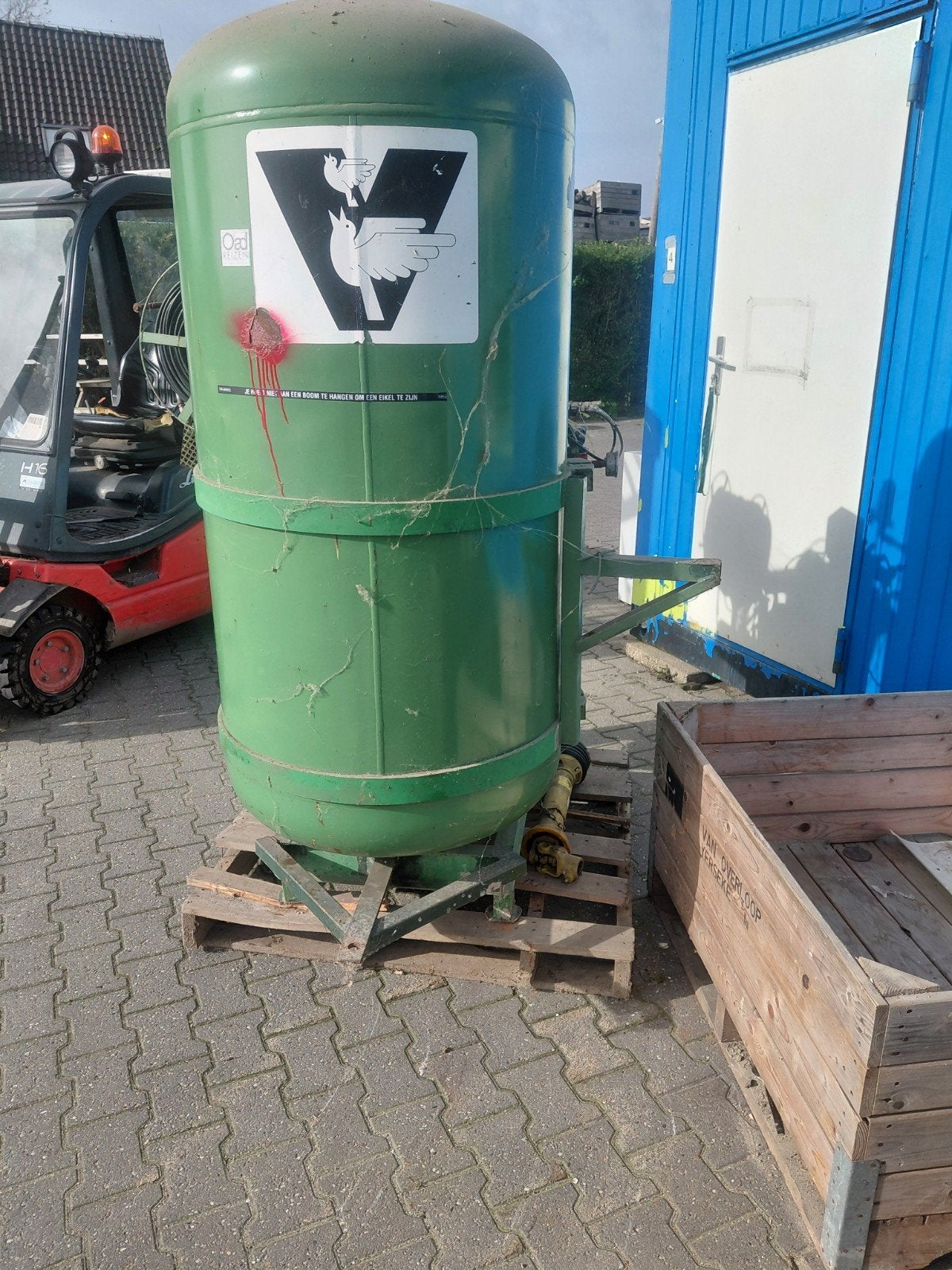 Grote compressor met haspels voor fruitteelt., Ophalen