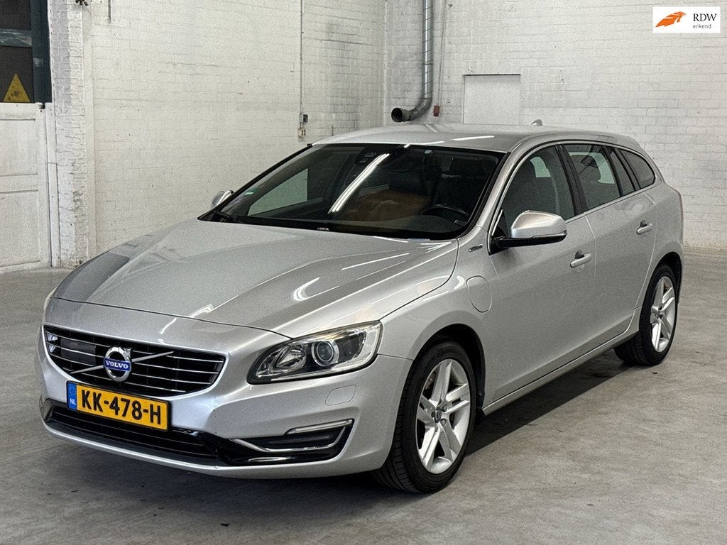 Volvo V60 2.4 D6 AWD Plug-In Hybrid R-Design Blis|Trekhaak, Auto's, Automaat, Zwart, Vierwielaandrijving, Lichtsensor