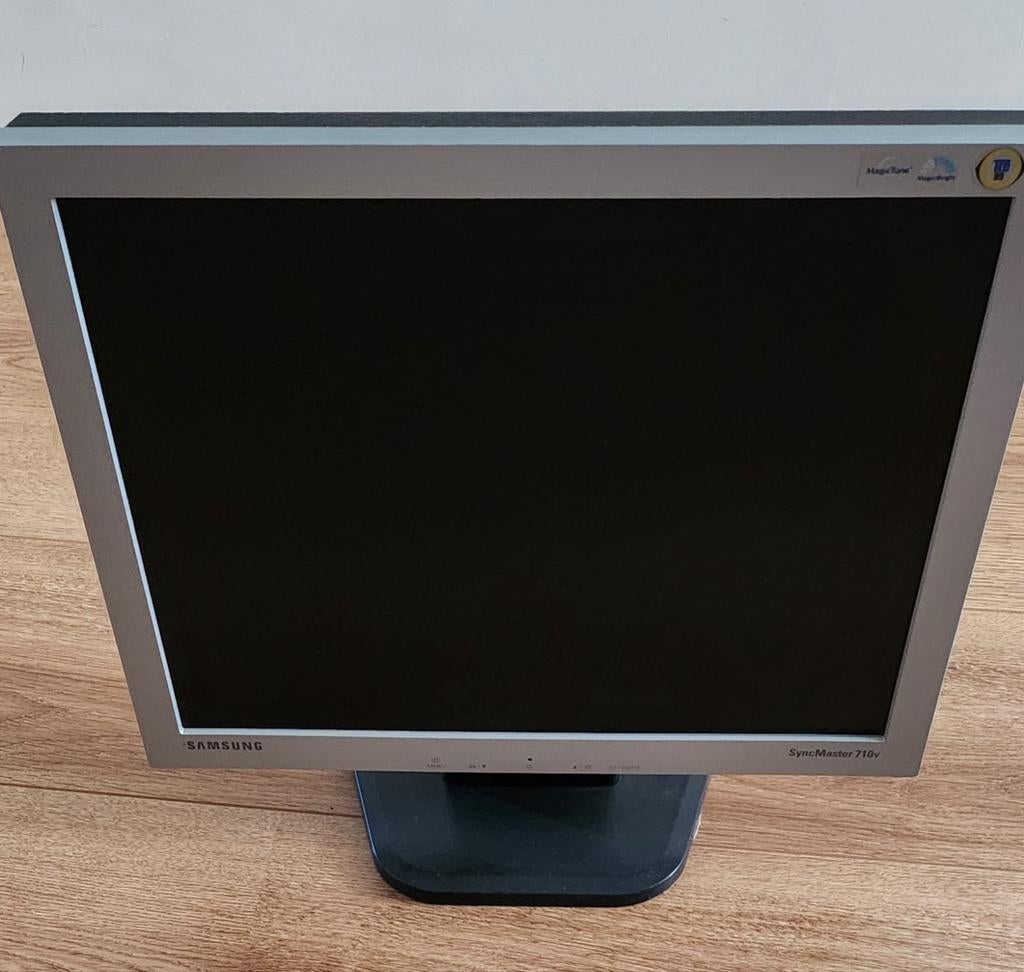 Werkende monitor. Goedkoop!!, Ophalen of Verzenden, Zo goed als nieuw, 60 Hz of minder